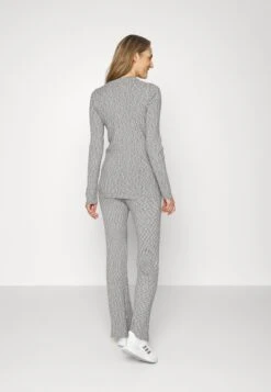 Athleta Revolve Pant - Pantalon Classique - Grey Heather -Mode et Luxe Boutique 0442d48559e84fa084f3d8333ddedb6f