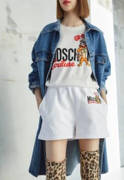 MOSCHINO Short - Fantasy White 13 MOSCHINO Short - Fantasy White -Mode et Luxe Boutique 1563c2235e7a4000a060bab5eb7dd6b2