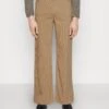 YOURTURN Corduroy Wide Leg - Pantalon Classique - Tan 2 YOURTURN Corduroy Wide Leg - Pantalon Classique - Tan -Mode et Luxe Boutique 1989d8e5317d4e2cad0411f557c476fd