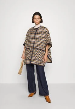 Fieno - Cape - Cammello -Mode et Luxe Boutique 1abd2dd16c264d8a9061d511cab8a62f