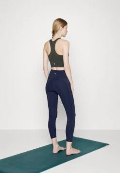 Athleta Rainier Unbrushed 7/8 - Collants - Dress Blue 11 Athleta Rainier Unbrushed 7/8 - Collants - Dress Blue -Mode et Luxe Boutique 2e77891d5b2045a890fe6b3fdb92f63d