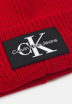 Calvin Klein Jeans Monogram Beanie - Bonnet - Candy Apple -Mode et Luxe Boutique 2ee9bbc675214efab459cecff8df78eb