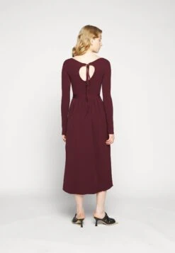 Long Sleeve Dress - Robe Pull - Plum -Mode et Luxe Boutique 3b2c810be1464efa91588cde89b366c6