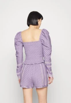 Thea Blouse - T-Shirt À Manches Longues - Lavender Fog 10 Thea Blouse - T-Shirt À Manches Longues - Lavender Fog -Mode et Luxe Boutique 3fac1a9f222f4e148bdf3239a3ad03d3