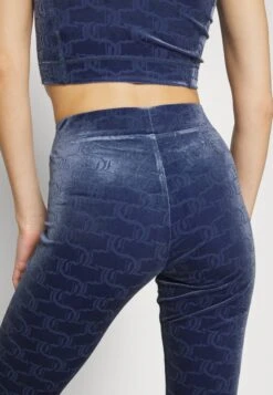 Juicy Couture Debossed Flare - Collants - Grey Blue 13 Juicy Couture Debossed Flare - Collants - Grey Blue -Mode et Luxe Boutique 44232d7f7ea94209a5f5c1ace4fc4189
