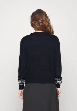 Vero Moda Petite Vmnewfrostydeer O Neck - Pullover - Navy Blazer -Mode et Luxe Boutique 487194e5d7d7498ab0d04000e5ec5484