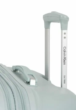 Calvin Klein Valise À Roulettes - Blue -Mode et Luxe Boutique 5237629eea5f4d7ca9ff5b29522f5ce5