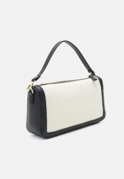 LOVE MOSCHINO Baguette - Sac À Main - Natural Black -Mode et Luxe Boutique 5399e1a0cc834c5d8df90238292b40e1