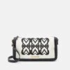LOVE MOSCHINO Baguette - Sac À Main - Natural Black 1 LOVE MOSCHINO Baguette - Sac À Main - Natural Black -Mode et Luxe Boutique 54dba5a5c20447fc8b7a21bed6420b3b