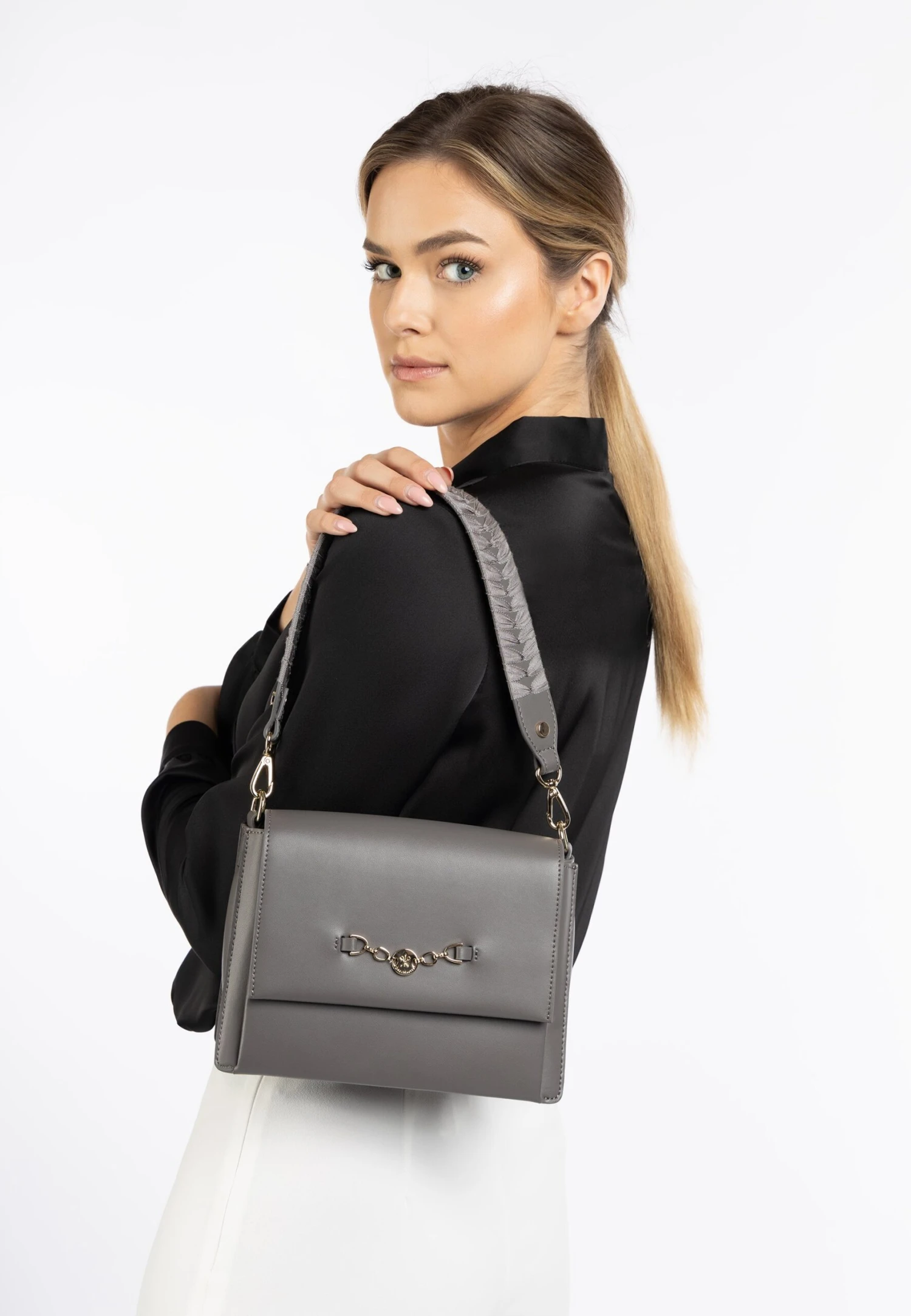 Devant 35 Devant -Mode et Luxe Boutique 5a5c76510ff1408797772e7beac80dc0 scaled