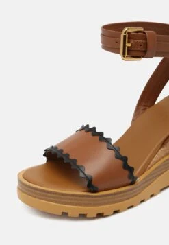See By Chloé Robin - Sandales À Plateforme - Tan -Mode et Luxe Boutique 60ff3fa7cc7c4ba1a30f9795439f5af1