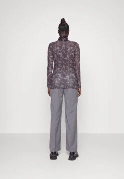 Tulip - T-Shirt À Manches Longues - Black 11 Tulip - T-Shirt À Manches Longues - Black -Mode et Luxe Boutique 6cd3755fccd545f8ad679c143b2c9e3e