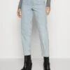 IVY OAK Jean Boyfriend - Washed Light Blue -Mode et Luxe Boutique 70852b55ca3349fc98145b98f45da331