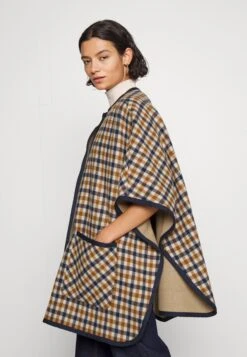 Fieno - Cape - Cammello -Mode et Luxe Boutique 717a07eedcec40ecbb8a73783af66c4e