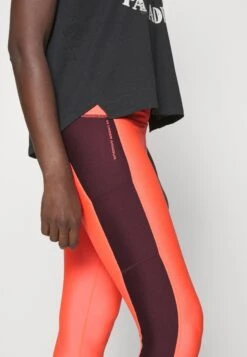 Under Armour Project Rock - Collants - Blitz Red/Dark Maroon 13 Under Armour Project Rock - Collants - Blitz Red/Dark Maroon -Mode et Luxe Boutique 72004549c8ba42498db8141e16051b06