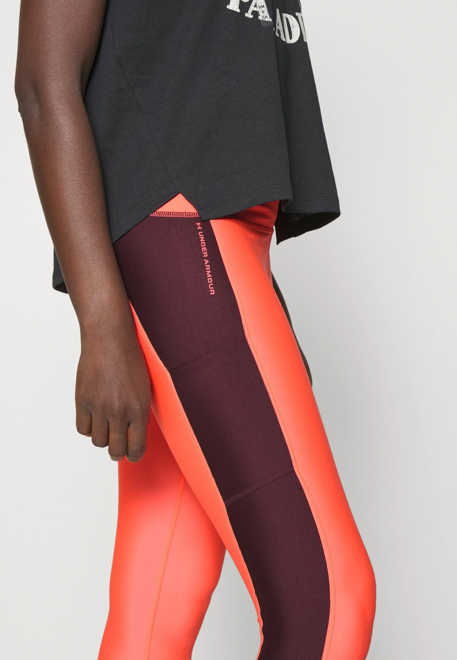 Under Armour Project Rock - Collants - Blitz Red/Dark Maroon 8 Under Armour Project Rock - Collants - Blitz Red/Dark Maroon – Image 6