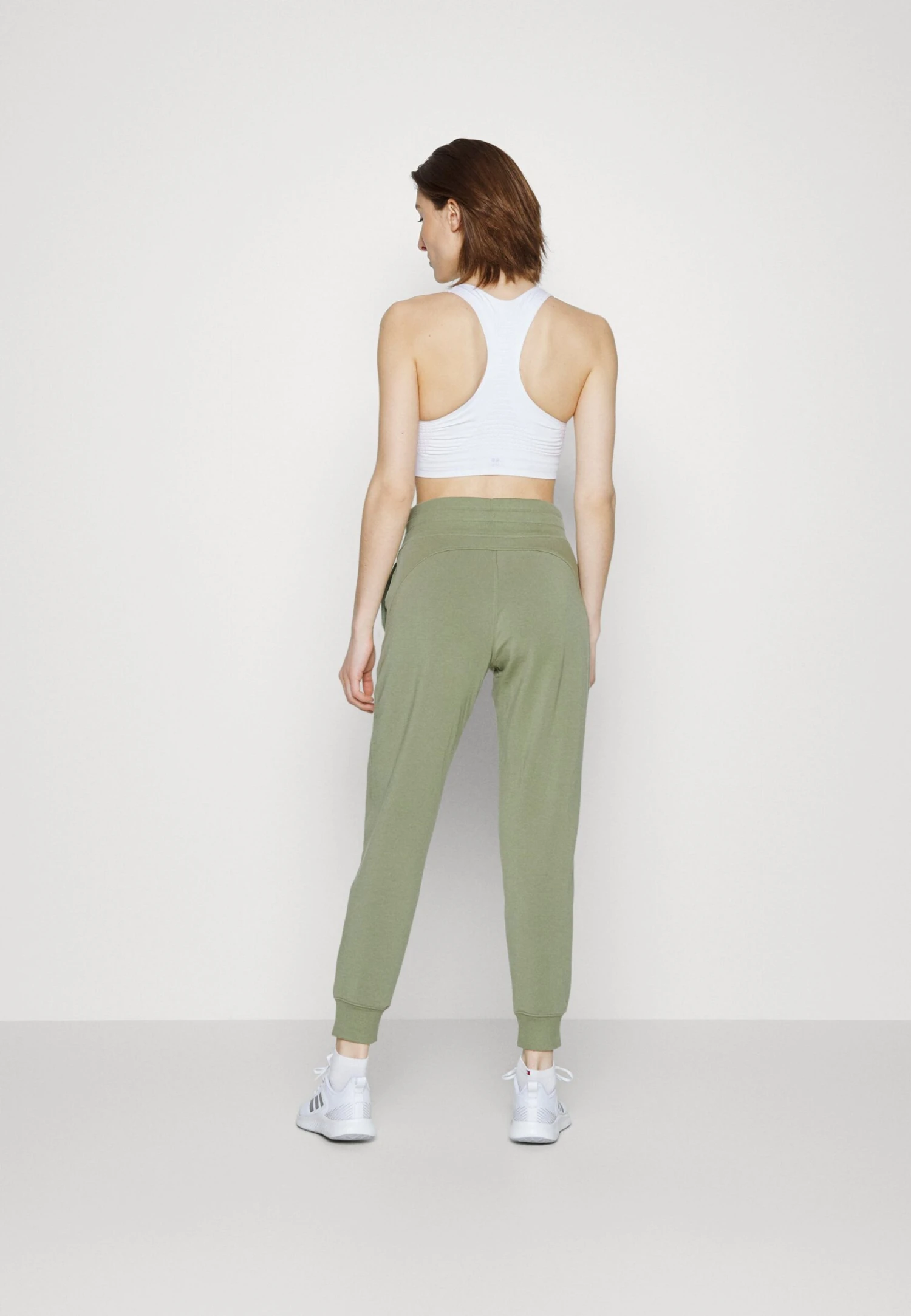 Athleta Balance Jogger - Pantalon De Survêtement - Eucalyptus Olive 5 Athleta Balance Jogger - Pantalon De Survêtement - Eucalyptus Olive – Image 3