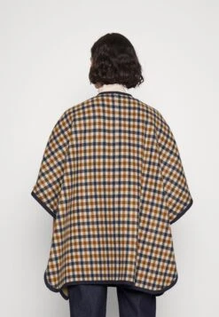 Fieno - Cape - Cammello -Mode et Luxe Boutique 785a8ecb4fe94e88a69d8007a09a690c