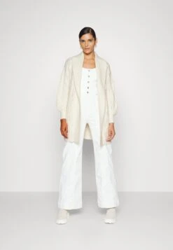 Needle & Thread Twisted Cable Knee Length Cardigan - Gilet - Champagne -Mode et Luxe Boutique 7ee20ccf54cc41ff8d6d2ad47f0a1ba7