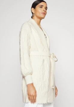 Needle & Thread Twisted Cable Knee Length Cardigan - Gilet - Champagne -Mode et Luxe Boutique 7efcbf7f6eb8423187070172658abfd3