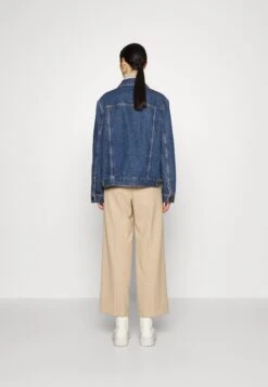 THE KOOPLES Blouson Avec Poches - Veste En Jean - Blue -Mode et Luxe Boutique 84d8d53bd2c948298d049969ce9d2052