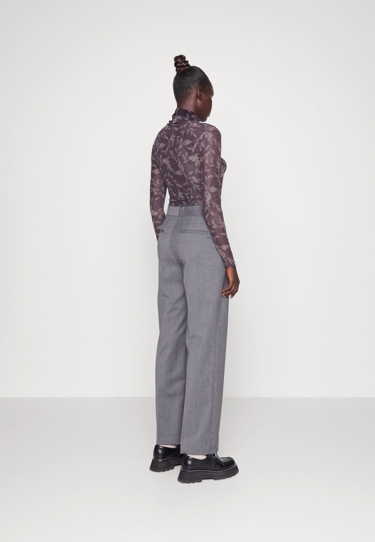 Tulip - T-Shirt À Manches Longues - Black 6 Tulip - T-Shirt À Manches Longues - Black – Image 4