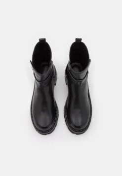 BY FAR Warner - Bottines À Plateau - Black 13 BY FAR Warner - Bottines À Plateau - Black -Mode et Luxe Boutique 884bf6aa6f594f678117facef907415a