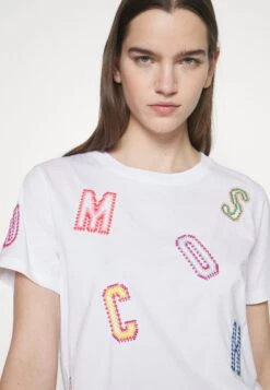 MOSCHINO T-Shirt Imprimé - Fantasy White 15 MOSCHINO T-Shirt Imprimé - Fantasy White -Mode et Luxe Boutique 8ad765a9418c4720823eab31311d3c1a