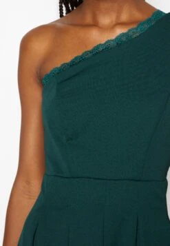 Wal G Janine Skater Dress - Robe En Jersey - Forest Green -Mode et Luxe Boutique 8b02d216a269466e9e69c61dea7346b0