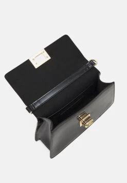 Furla Zoe Mini Shoulder Bag - Sac Bandoulière - Nero -Mode et Luxe Boutique 8eb9ce9bf8bd4a26af456f0904e40704
