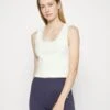 Sweaty Betty Everyday Crop Tank - Débardeur - Vanilla White -Mode et Luxe Boutique 906f2d63f1e14e7cb3d44525286cb8a8