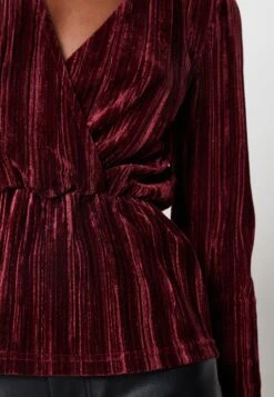 ONLY Vela - T-Shirt À Manches Longues - Port Royale -Mode et Luxe Boutique 917ea2cd4b664340bd4f55a6929f9473