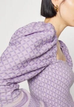 Thea Blouse - T-Shirt À Manches Longues - Lavender Fog 13 Thea Blouse - T-Shirt À Manches Longues - Lavender Fog -Mode et Luxe Boutique 9526a0e9f6ce437a954c7d17327d32eb