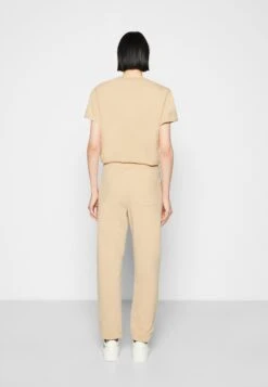 Holzweiler Oslo Trouser - Pantalon De Survêtement - Beige -Mode et Luxe Boutique 9d43b1ddd27a4f4187e8663fff489ff4