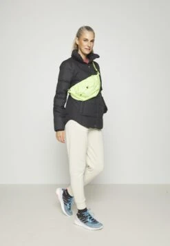 Athleta Downtown Jacket - Doudoune - Black 20 Athleta Downtown Jacket - Doudoune - Black -Mode et Luxe Boutique 9d9278e25e40495ea6f1a4bfe4ab10f7