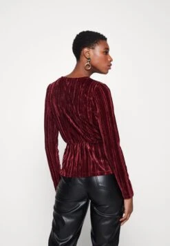 ONLY Vela - T-Shirt À Manches Longues - Port Royale -Mode et Luxe Boutique 9fc88d97615c454d9ff41c2dc5e54567