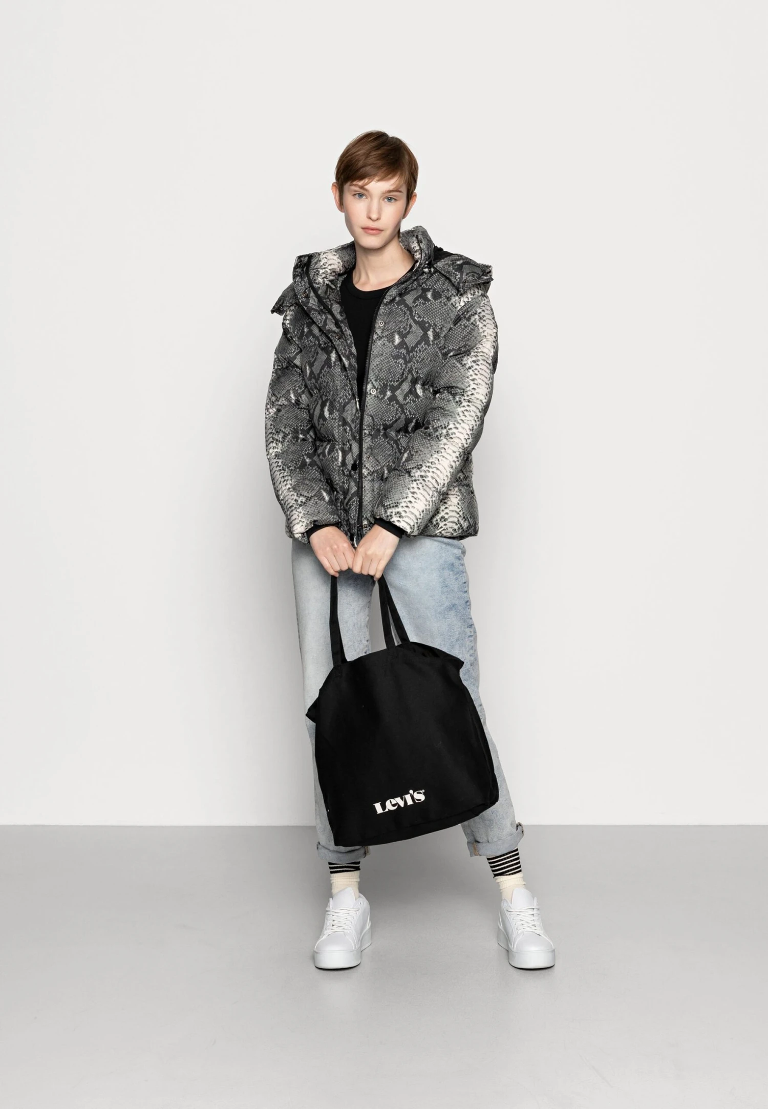 URBAN CLASSICS Ladies Hooded Puffer Jacket - Veste D'Hiver - Grey 4 URBAN CLASSICS Ladies Hooded Puffer Jacket - Veste D'Hiver - Grey – Image 2