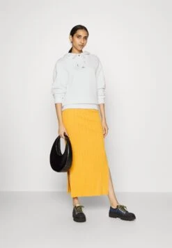 Holzweiler Hanger Hoodie - Sweatshirt - White -Mode et Luxe Boutique a303b5317f9747119252502c6a49c5e7