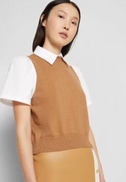 Staud Arya - T-Shirt Imprimé - Tan/White 14 Staud Arya - T-Shirt Imprimé - Tan/White -Mode et Luxe Boutique a74af18e72a0458cb09fcab7f10ebb60