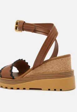 See By Chloé Robin - Sandales À Plateforme - Tan -Mode et Luxe Boutique a76a60acfead4488af2a738a2b0a8b12