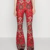 MOSCHINO Trousers - Pantalon Classique - Red 2 MOSCHINO Trousers - Pantalon Classique - Red -Mode et Luxe Boutique a7877228b5e44ceb83f91f07fd29195d