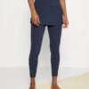 Athleta Elation 2 In 1 7/8 - Collants - Navy 2 Athleta Elation 2 In 1 7/8 - Collants - Navy -Mode et Luxe Boutique a80b2ca0447a470fabccbfd3ee5e0847