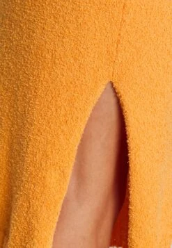 ELLEME Midi Spongy Skirt - Jupe Crayon - Orange -Mode et Luxe Boutique a98e15ecc75c40779358fda47c844253