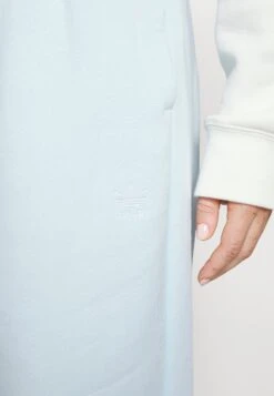 Adidas Originals Pants - Pantalon De Survêtement - Almost Blue 13 Adidas Originals Pants - Pantalon De Survêtement - Almost Blue -Mode et Luxe Boutique aa72bbdabaa34420810ba4b963b197cf