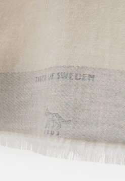Tiger Of Sweden Salvor Unisex - Foulard - Sandalwood 11 Tiger Of Sweden Salvor Unisex - Foulard - Sandalwood -Mode et Luxe Boutique aec5343561f04fe38f06d628a831fea9