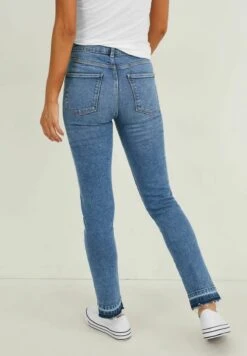 Jean Slim - Jeans Blau -Mode et Luxe Boutique b4b6307aeb7d4639a53a205f328032f0