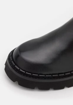 BY FAR Warner - Bottines À Plateau - Black 15 BY FAR Warner - Bottines À Plateau - Black -Mode et Luxe Boutique b6ab46f9a40c424596f0e70f963973d6