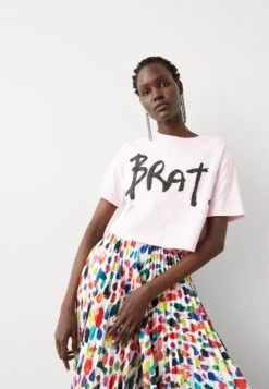 Christopher Kane Brat Cropped - T-Shirt Imprimé - Fairytale -Mode et Luxe Boutique b82b265682fc4a36924ca58f4ff3c476