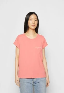 Maison Labiche T-Shirt Basique - Coral -Mode et Luxe Boutique c0b550f307b14300a46bf601285a8fc6