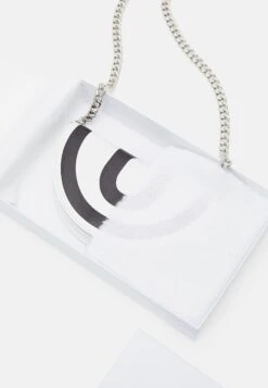 MM6 Maison Margiela Origami Chain Wallet - Portefeuille - White/Black 10 MM6 Maison Margiela Origami Chain Wallet - Portefeuille - White/Black -Mode et Luxe Boutique c3ee2089ed444613935671a475045f7a